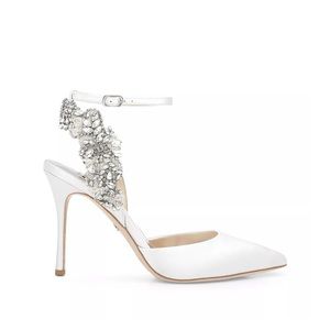 Brand new never worn white Badgley Mischka Women's Blanca Pump.